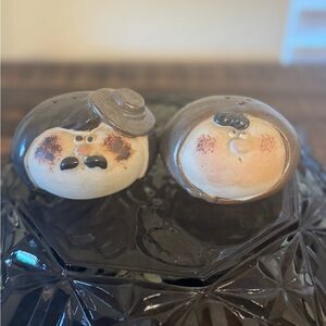 vintage ceramic folk art people salt and pepper shakers.